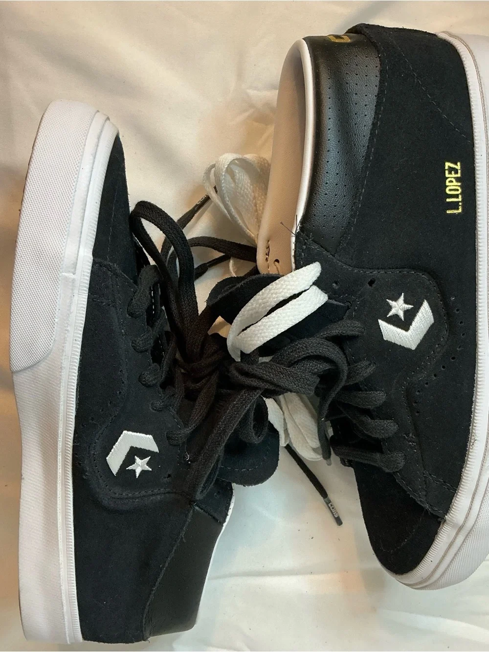 Converse Kids Black Low-Top Sneakers with White Trim Boy 4/women 5.5